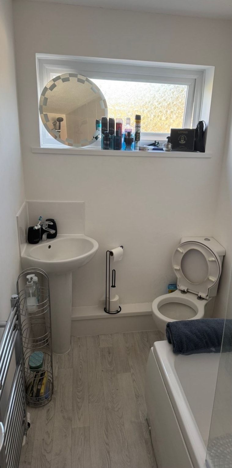 After cleaning: family bathroom