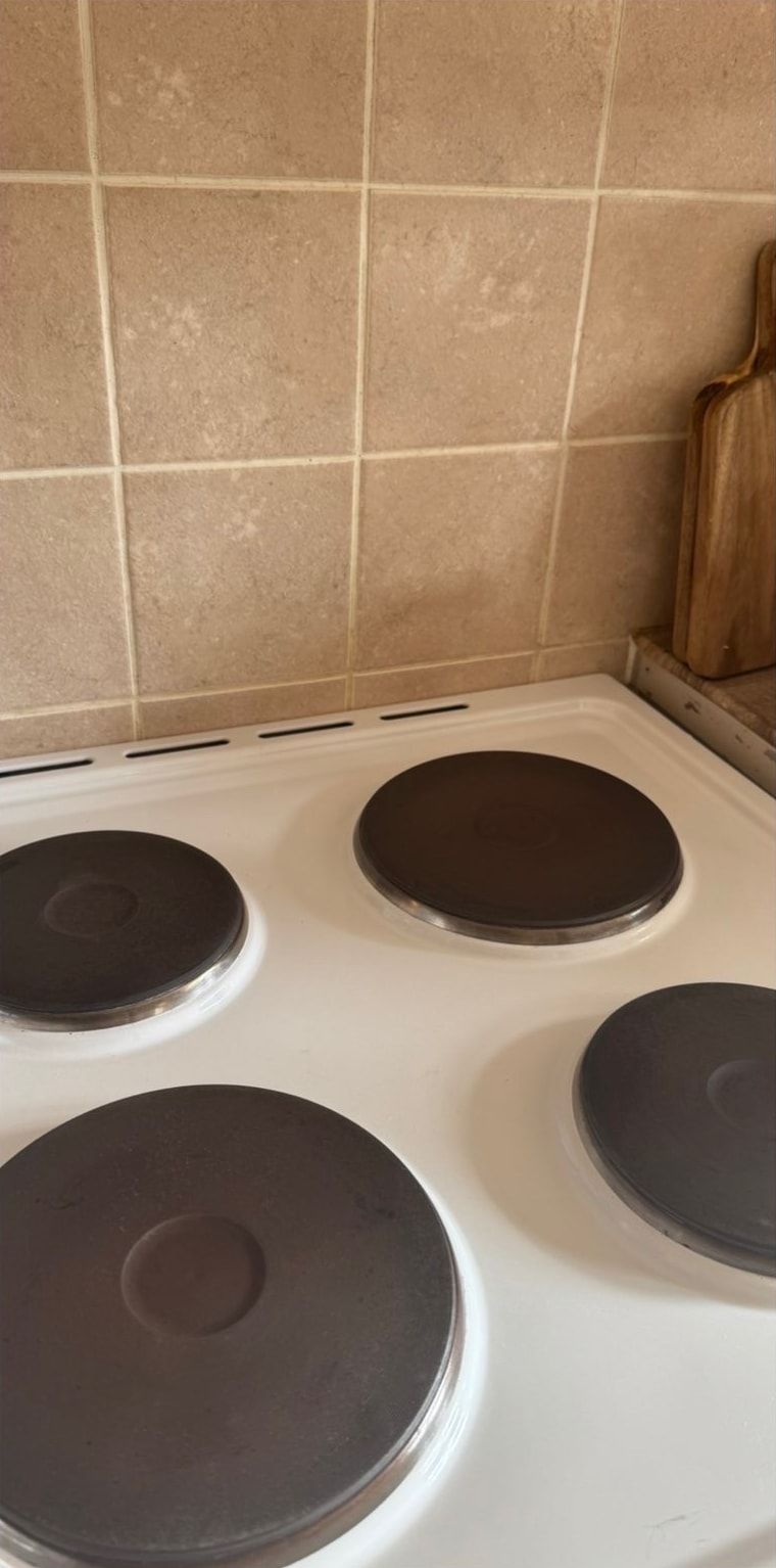 Electric hob and tiled splashback looking spotless after a deep clean