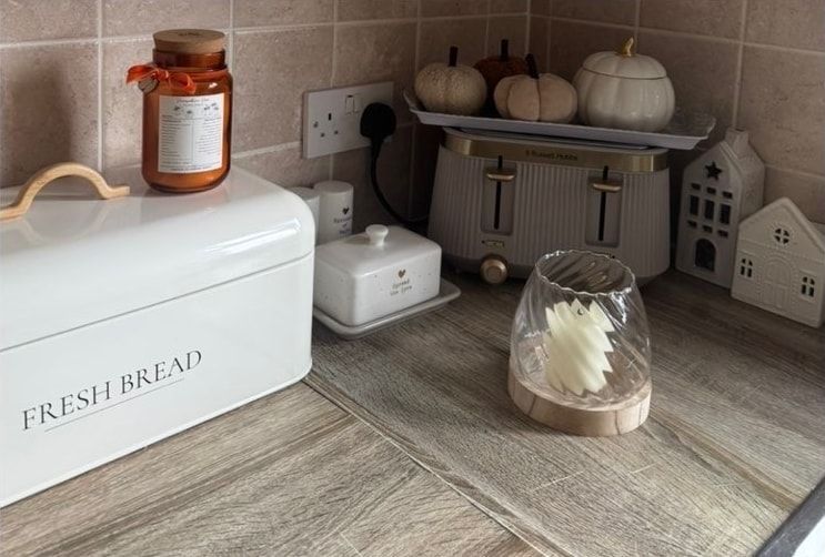 After cleaning: kitchen corner worktop