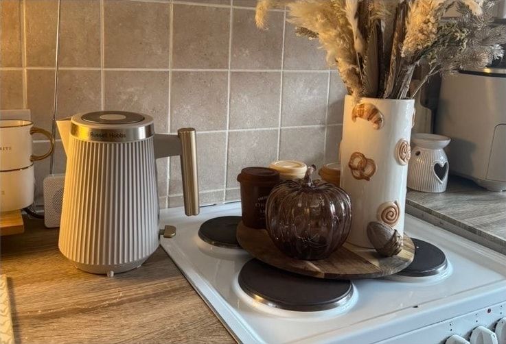 After cleaning: kitchen worktop and stove